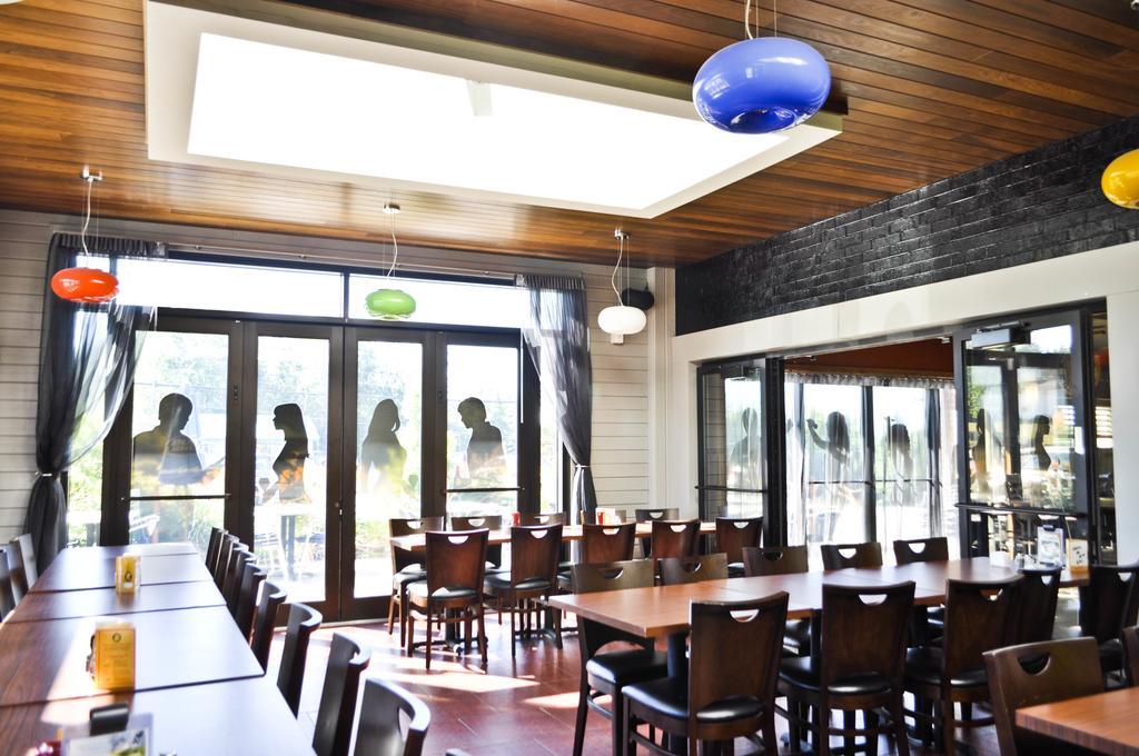 Hotel-resto-bar Le Journel Hotel Saint-Joseph-de-Beauce